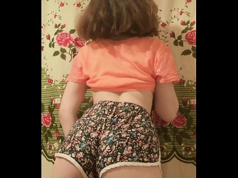 ❤️ Keçika ciwan a seksî li ber kamerayê kurtanên xwe ji xwe dike Pornoya hişk li me ☑